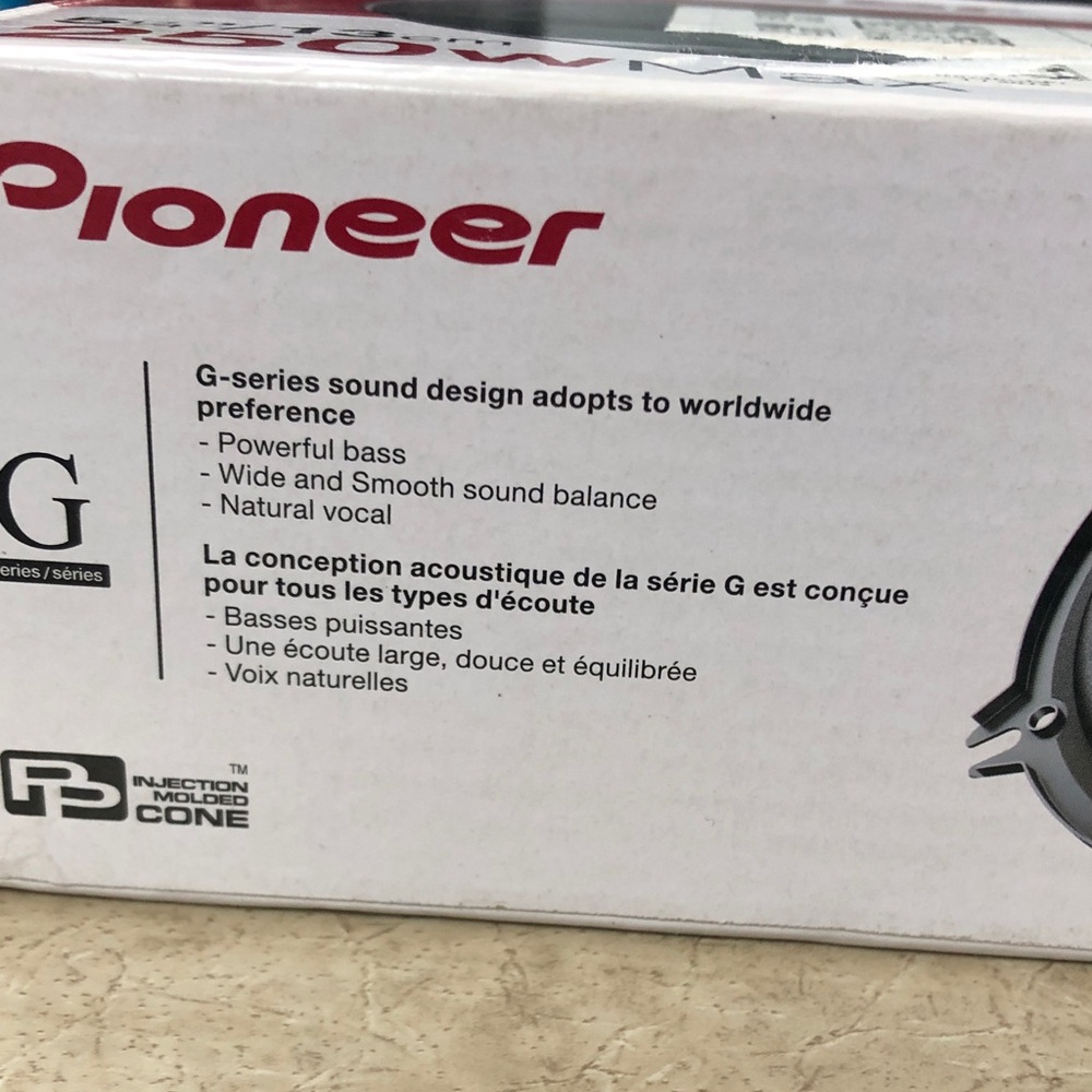 PIONEER White Box with Red Logo - G-Series Sound